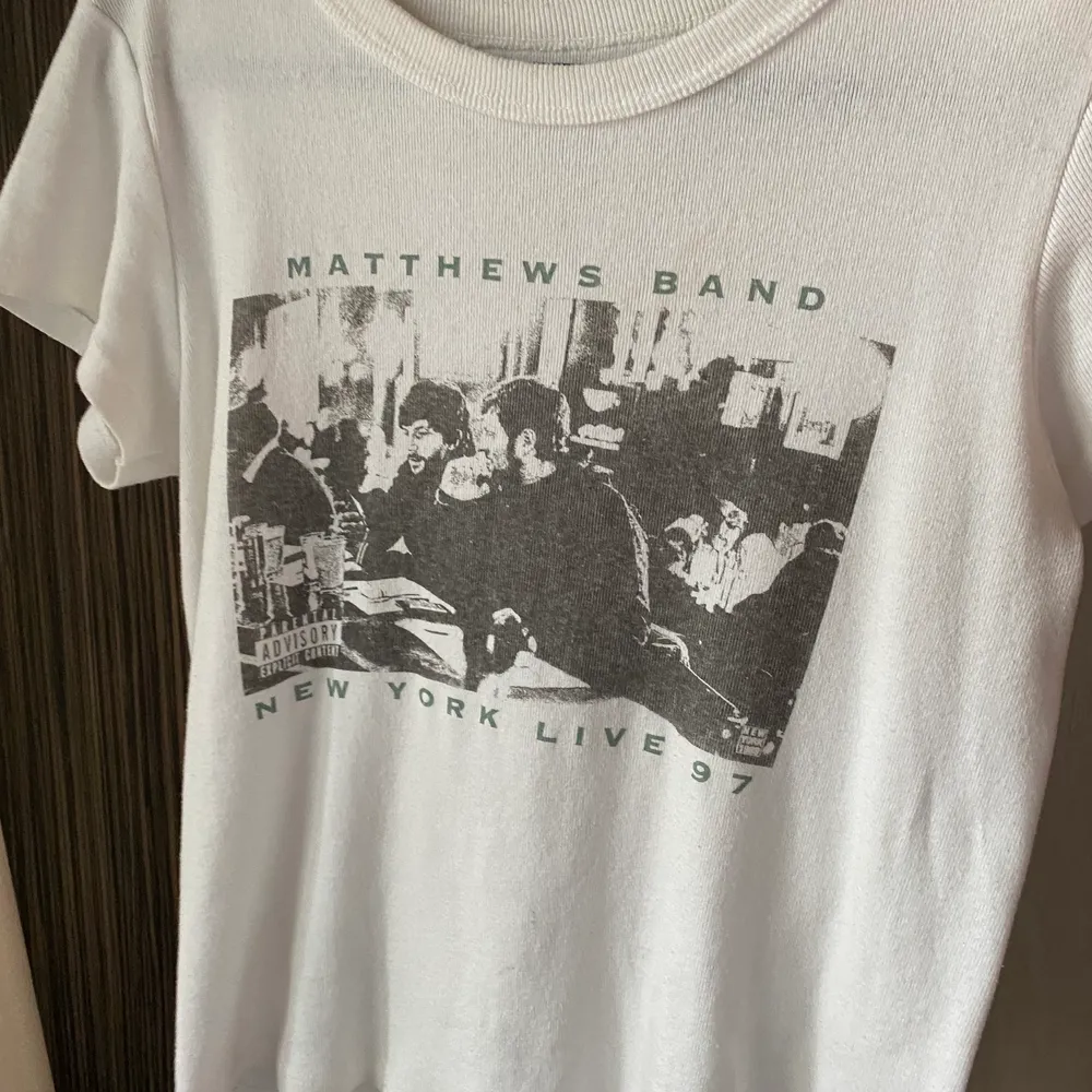 Funderar på att sälja denna populära Brandy Melville tröjan 💗💗. T-shirts.
