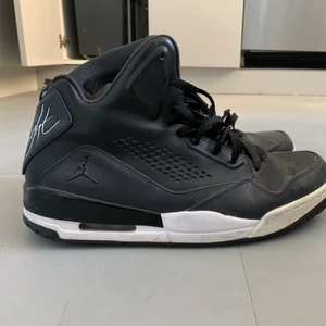 Jordan Flight - Jordan flights skor, aldrig använda men köpt beganade. Pris kan diskuteras, möts upp i centrala Stockholm anars kan jag posta.