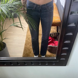 Jeans - Super snygga lågmidjade jeans säljer då de är lite korta för min smak! Jag är 162 cm pris kan diskuteras!