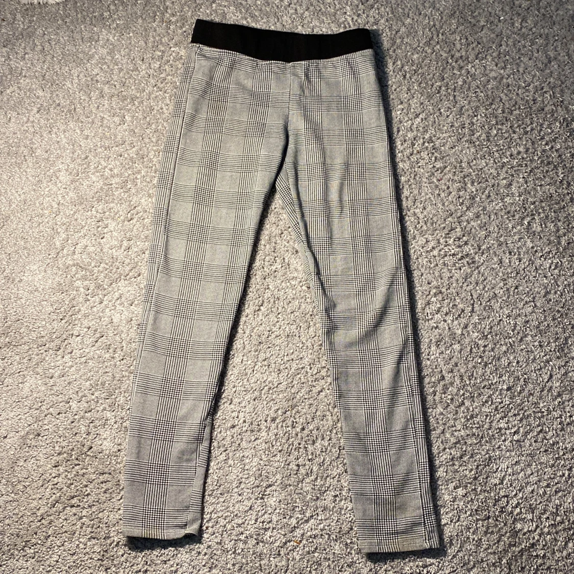 Rand rutiga tajta byxor 