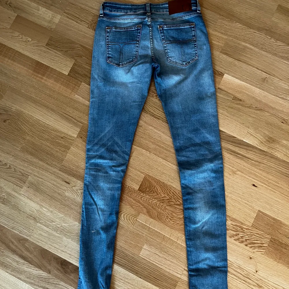 Superfina Tiger of Sweden jeans i mellanblå färg. . Jeans & Byxor.