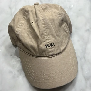 WOOD WOOD KEPS I BEIGE - Snygg retro keps fron Wood Wood. Används ej. 