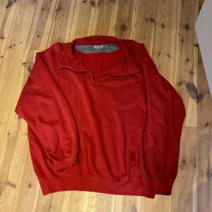 Top/Line tjocktröja i storlek XXXXL - Mysig halvtjock tröja i storlek XXXXL. Väldigt baggy och skön