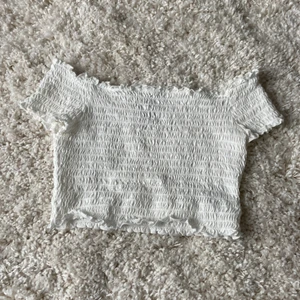 VIT BLUS STL S - Vit blus från H&M. Nästa oanvänd! 