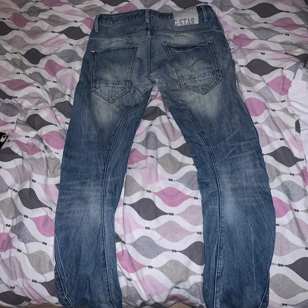 Jag har för mycket kläder så rensar garderoben. Storlek 32/32. Jeans & Byxor.