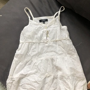 Volangtopp från kapphal storlek 140 - Söt volangtopp från Kapphal i storlek 140 som tyvärr är alldeles för liten för mig 💞💞💞