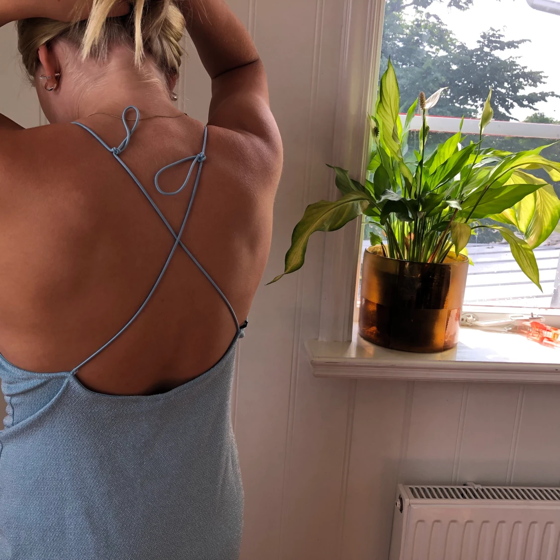 Blå glittrig festklänning från HM stl M - 90