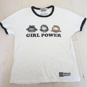 HELLO KITTY DC Heroines Girl Power T-Shirt - HELLO KITTY X DC HEROINES t-shirt  Pull & Bear Size M but fits more like an S