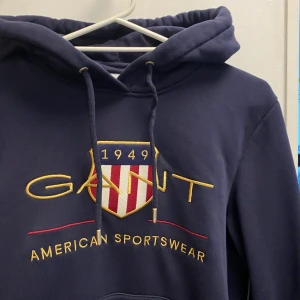 Gant hoodie  - Jätte fin hoodie men kommer tyvärr inte till användning bara använd någon gång   Frakt tillkommer🌸🌸