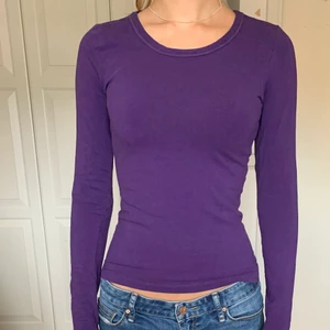 Only original långärmad tröja - Jättesnygg långårmad tröja från Only original i storlek S, passar även XS. Tröjan är i bra skick! Frakt 51kr men kan även mötas upp💞