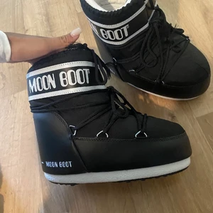 Moonboots - Säljer mina låga moonboots som endast är testade utomhus en gång. Storlek 36-38