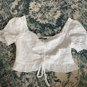 Gullig topp - Tyvärr aldrig använd då den inte passar min kroppstyp. Materialet är inte stretchigt.❤️