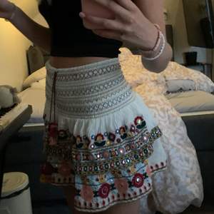 Superfina trendiga kjolen från zara!! Slutsåld i storlek S