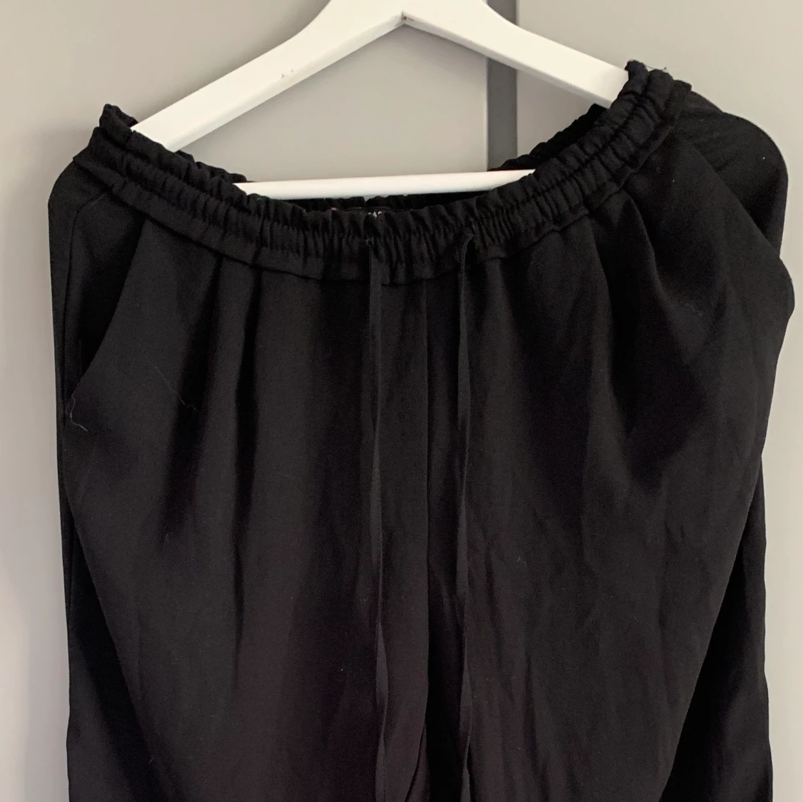 Svarta tunna byxor - 90