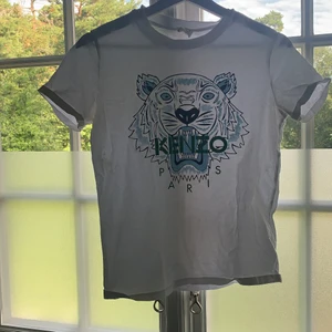 Kenzo t-shirt - Jätte bra kvalete och i stl 152 men passar mig som är 165