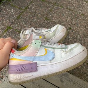 Nike shadow Hydrogen blue  - Nike air force shadow (Hydrogen blue) Extremt unika skor som är otroligt snygga! Säljes billigt då dem tyvärr bara står och används aldrig. Använda men mycket kvar att ge. Först till kvarn! ☺️
