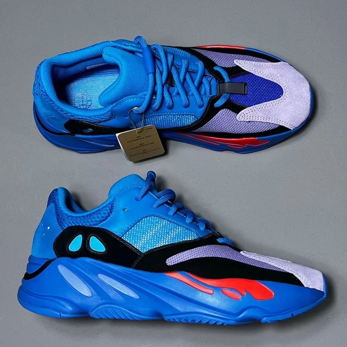 Yeezy 700 HI-Res blue - 91