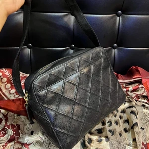 Chanel vintage handväska - Vintage chanel material av störhud, unik, Mycket väl omhändertagen så den är fortfarande väldigt ny. 