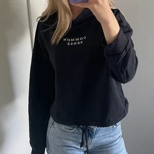 Gina tricot hoddie - Hoodie från Gina Tricot. Fint skick och använd fåtal gånger. Storlek S. 