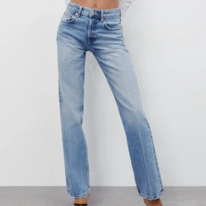 Mid rise jeans! - Säljer nu mina älskade mid rise jeans från zara. Superbra nu till hösten. Använda få gånger🫶🤩