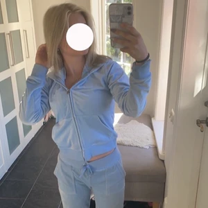 Juicy tröja puder blå storlek xs  - Nästan helt oanvänd, använd vid fåtal tillfällen. Så gott som ny. 