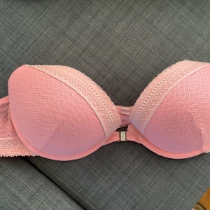 BH vet ej storlek tyvärr, men runt stor medium eller liten large  - BH 