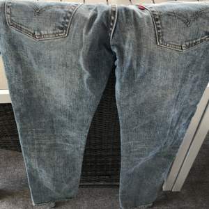 Straight leg jeans. Lot 511 ljusa i färgen  Strlk W28 L 32