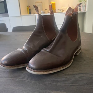 RM Williams  - RM Williams i befintligt skick, använda men sulan är så gott som osliten.  