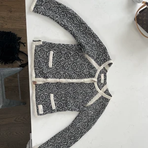 Odd Molly kofta  - Jätte fin kofta som knappt är andvänd, jätte skönt material och är perfekt nu till hösten frakt:69 kr 