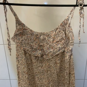 Gulligt linne i storlek S - Jättegulligt linne i storlek S