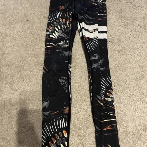 Stronger tights voodoo  - Stronger tights strl s, sparsamt använda. Nypris 799:- säljes för 150kr