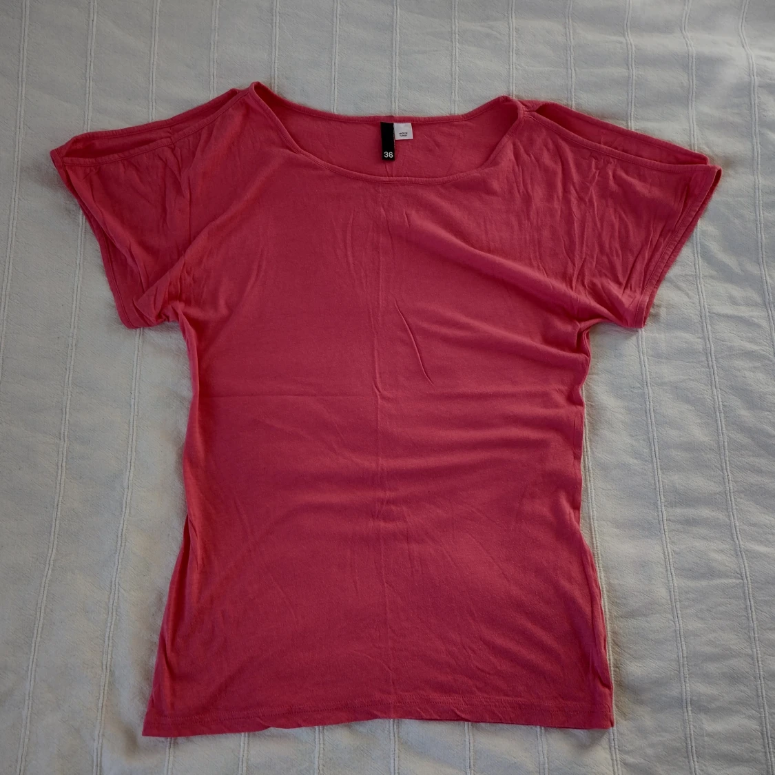 Rosa cut out y2k topp/t-shirt, storlek 36 - 1