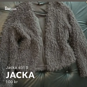 Jacka - Grå Jacka ifrån ginatricot i strl S passar M oxå. Endast provad. 100kr +50kr frakt 