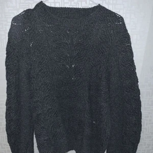 Stickad tröja - Grå stickad tröja
