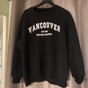 Sweatshirt  - Säljer denna mysiga sweatshirt då den inte kommer till någon användning💕💙😘