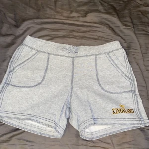 Grå mjukisshorts - Grå mjukisshorts från Kingsland    Stl. 38 Ny skick, oanvända