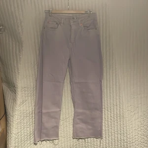 Lila wide jeans storlek M - Lila baggy byxor, väldigt bra skick och nästan aldrig använda🥰