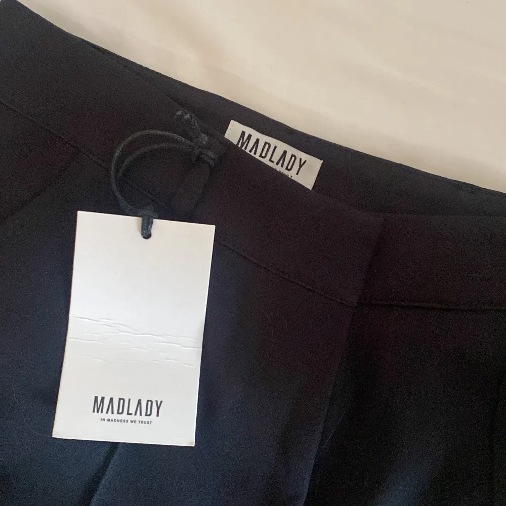 Svarta kostymbyxor från Madlady Nypris 599 . Jeans & Byxor.