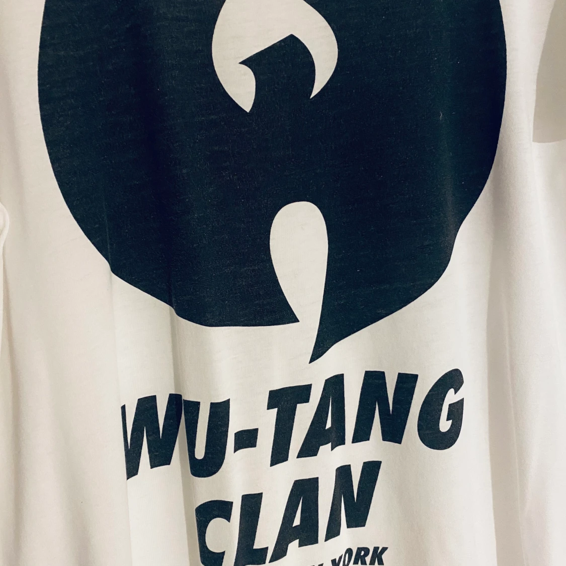 T-shirt med Wu-tang clan tryck.  - 90