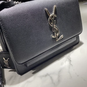 YSL väska  - Säljer denna väska för 2000kr