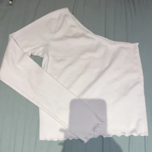 Ribbad enarmad vit tröja - Aldrig använt 