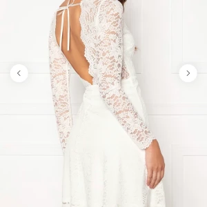 Studentklänning  - Helt oanvänd klänning från bubbleroom, köpt för ungefär två år sedan men var inte riktigt min smak. Prislappen finns kvar. Fler bilder eller frågor kan tas privat🤍💗