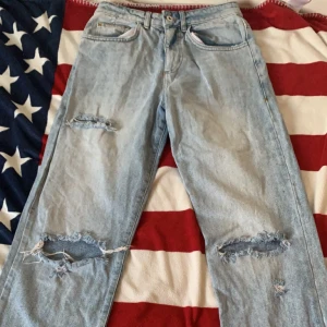 Jeans med hål, collusion strl W28 - Nya 