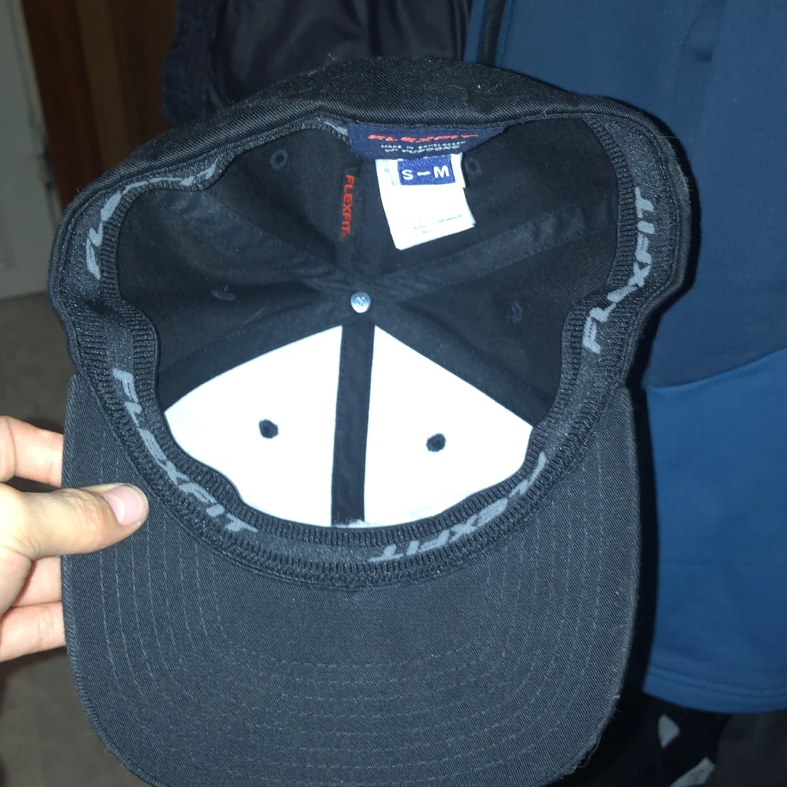 En keps av ett företag  - 90