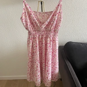 Sommarklänning  - Aldrig använd storlek S 