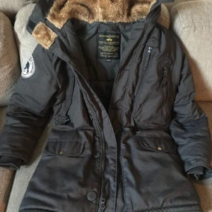 Alpha industries för kvinnor - Jackor & ytterplagg, stl. 40 (M), Dam Mycket gott skick 800 kr