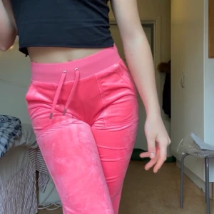 Juicy couture byxor - Säljer mina fina äkte juicy couture byxor  Storlek xs Pedantskötta