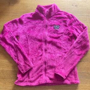 Fleecetröja champion rosa  - Fin fleecetröja i bra skick. Importerad från USA.