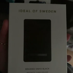 Kort behållare ideal of Sweden  - Säljer nu en kortbehållare som jag andvänt en gång men har aldrig med mig mina kort så känner att de bara var bortkastade pengar