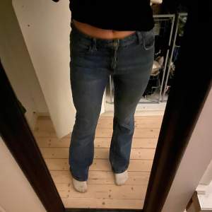Snygga jeans knappt använda bra kvalite från Zara